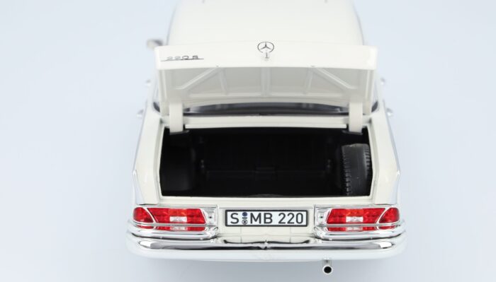 Mercedes 220 S W111 Klasszikus Modellautó