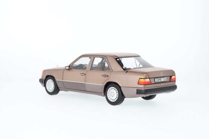 Mercedes 230 E W124 Limousine Modellautó