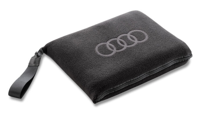 Audi dizájnú gyapjútakaró párnává alakítható