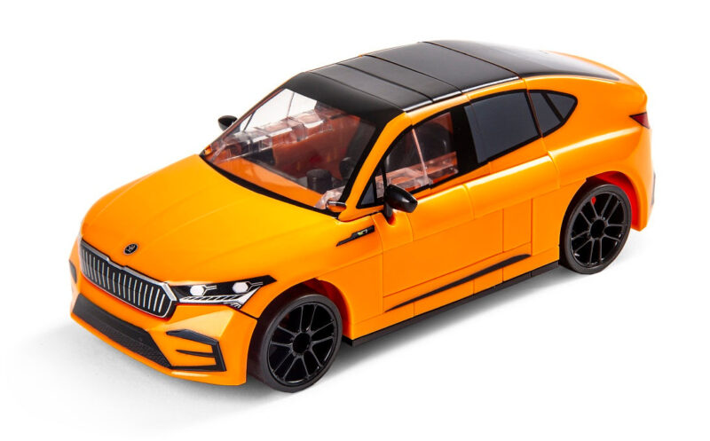 Škoda Enyaq Coupé RS modellautó - Narancssárga, 1:35 méretarány
