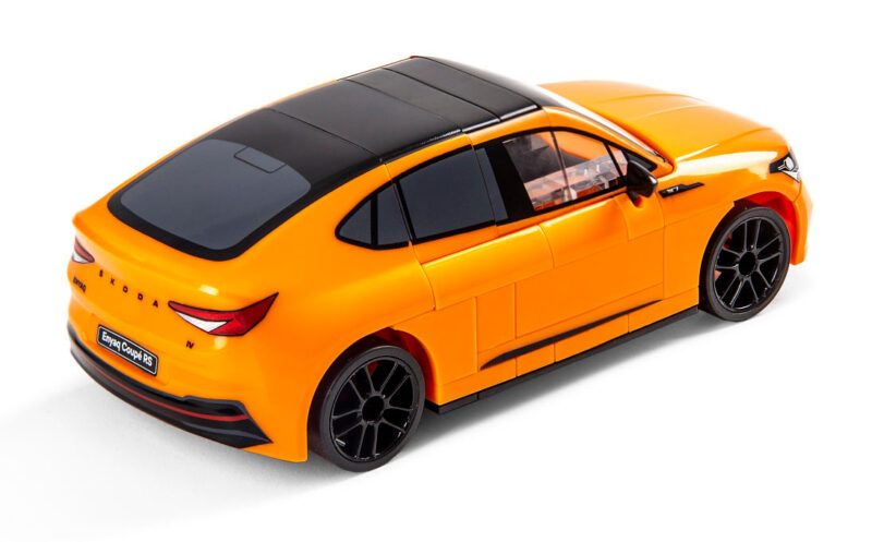 Škoda Enyaq Coupé RS modellautó - Narancssárga, 1:35 méretarány - Image 3