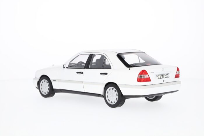 Mercedes C 200 Limousine W202 Modellautó 1:18