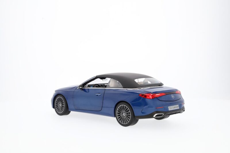 Mercedes CLE Cabriolet AMG Modellautó 1:18 - Image 2