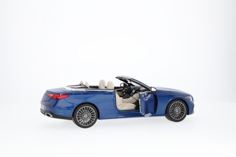 Mercedes CLE Cabriolet AMG Modellautó 1:18 - Image 6