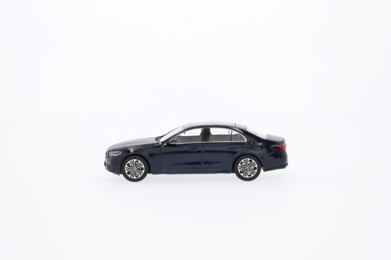 Mercedes E-osztály AVANTGARDE W214 miniatűr modell 1:43 - Image 2