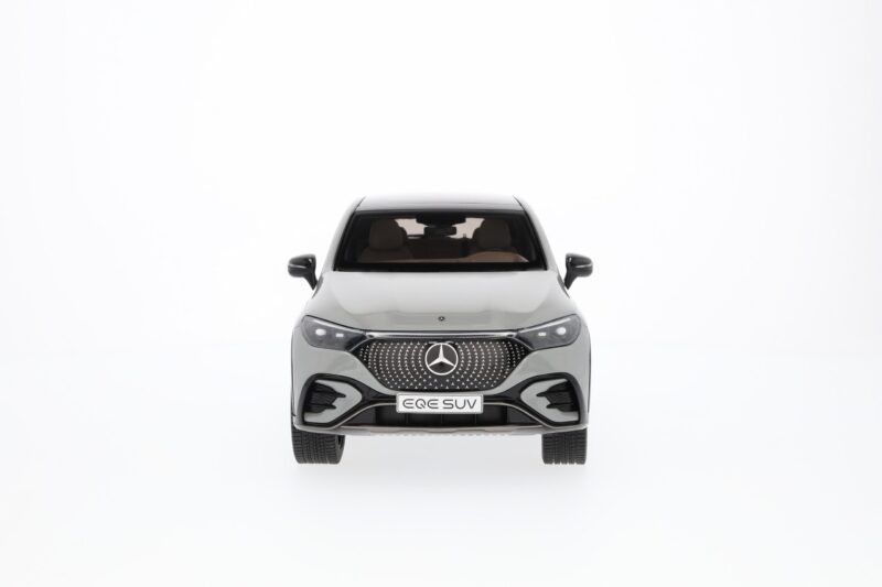 Mercedes AMG Line EQE SUV Modellautó - Image 3