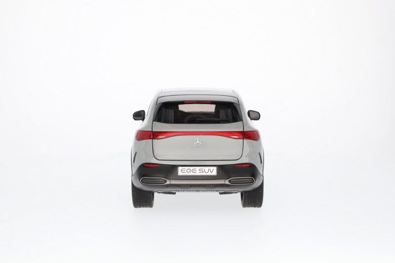 Mercedes AMG Line EQE SUV Modellautó - Image 2