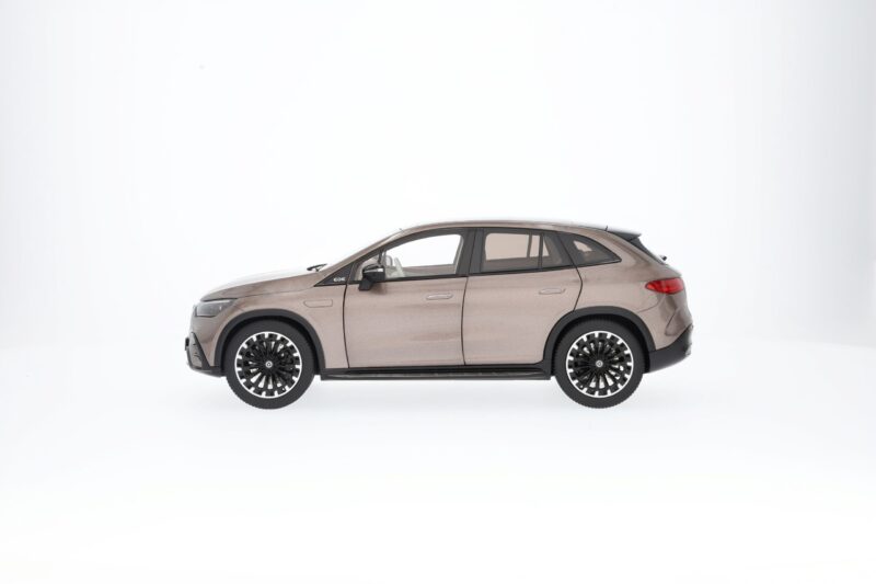 Mercedes EQE SUV AMG Modellautó - Image 3