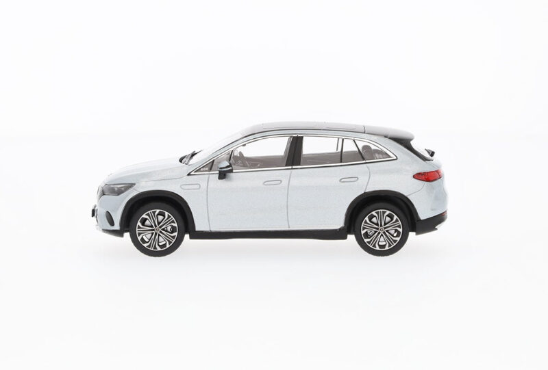 Mercedes EQE SUV Elektromos Művészeti Modellautó - Image 3