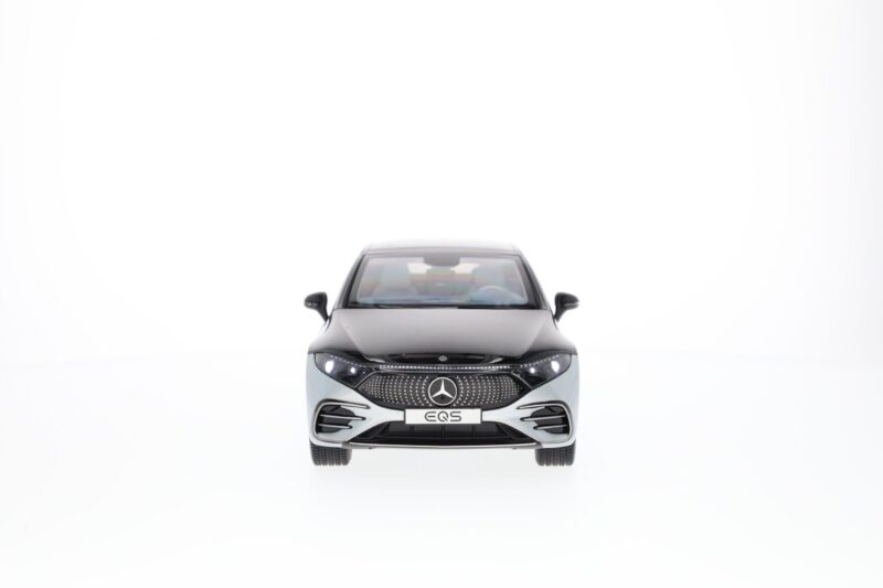Mercedes EQS Limuzin AMG Line Modellautó - Image 5