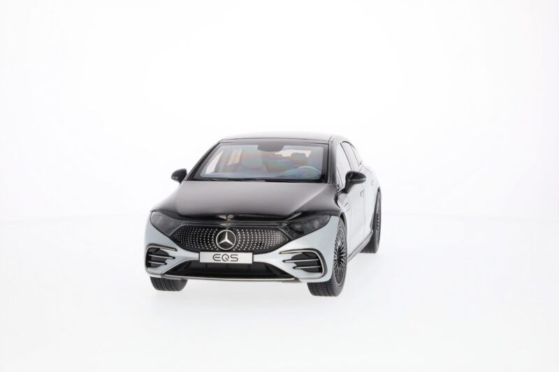 Mercedes EQS Limuzin AMG Line Modellautó - Image 2
