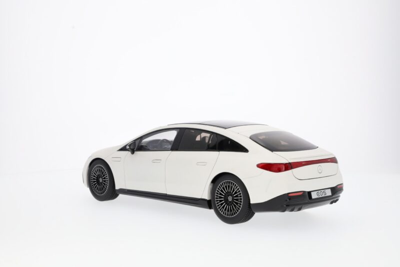 Mercedes EQS Limuzin AMG Modellautó - Image 3