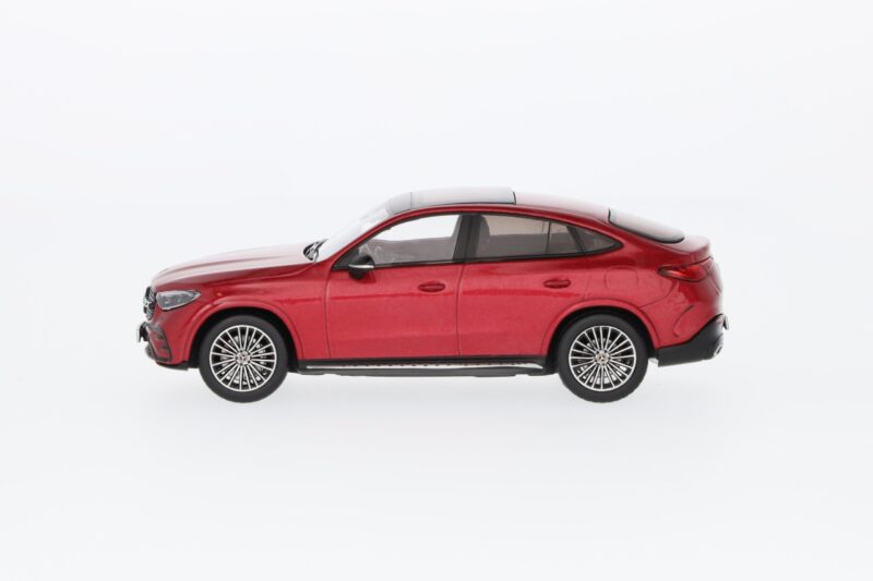 Mercedes GLC Coupé 1:43 AMG Line Modellautó - Image 3
