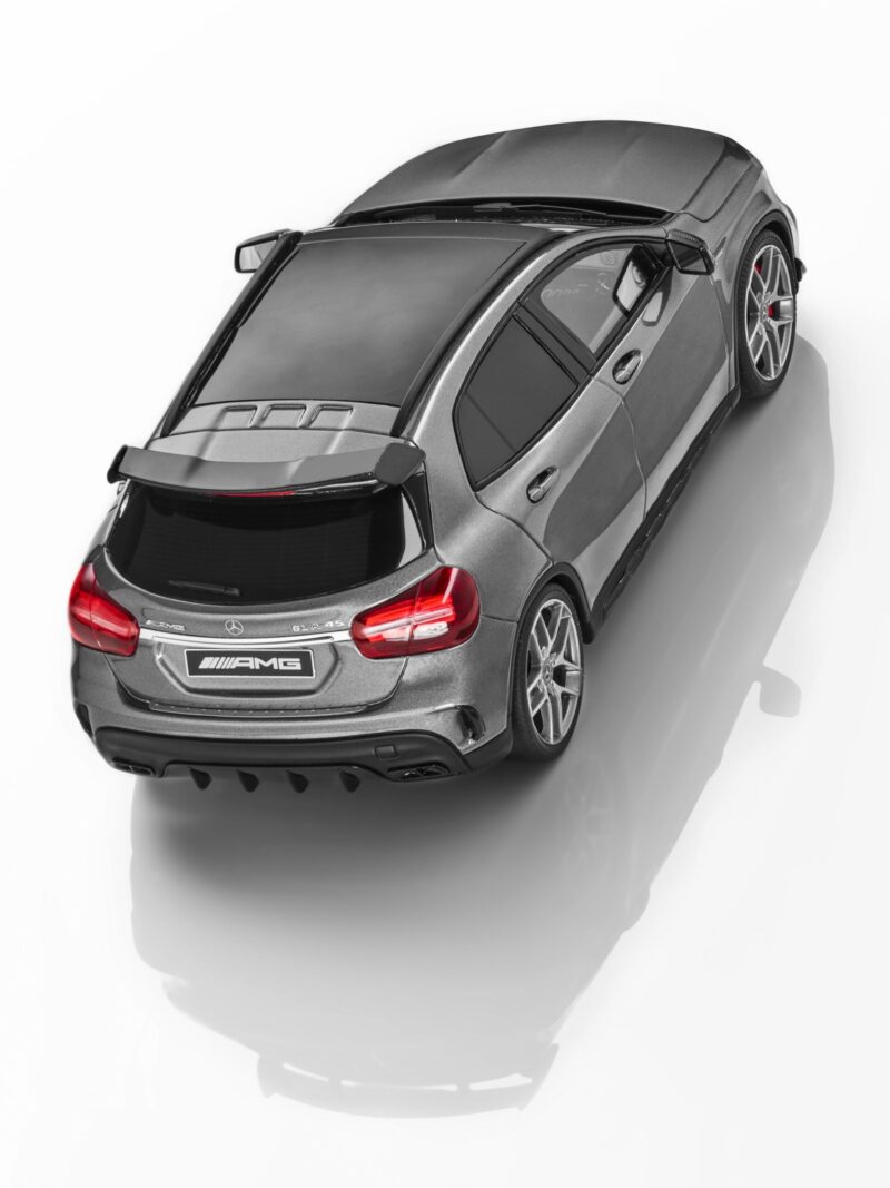 Mercedes AMG GLA 45 X156 Gyűjtői Modellautó - Image 2