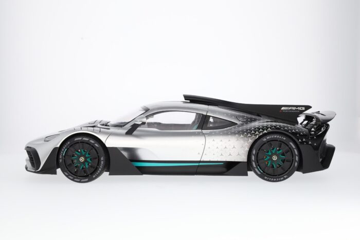 Mercedes-AMG ONE Modellautó 1:12 Gyűjtői Darab