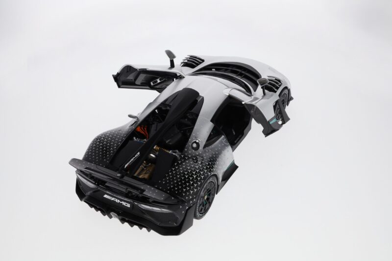 Mercedes-AMG ONE Modellautó 1:12 Gyűjtői Darab - Image 8